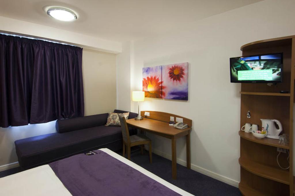 Premier Inn Newcastle Team Valley Gateshead Room photo
